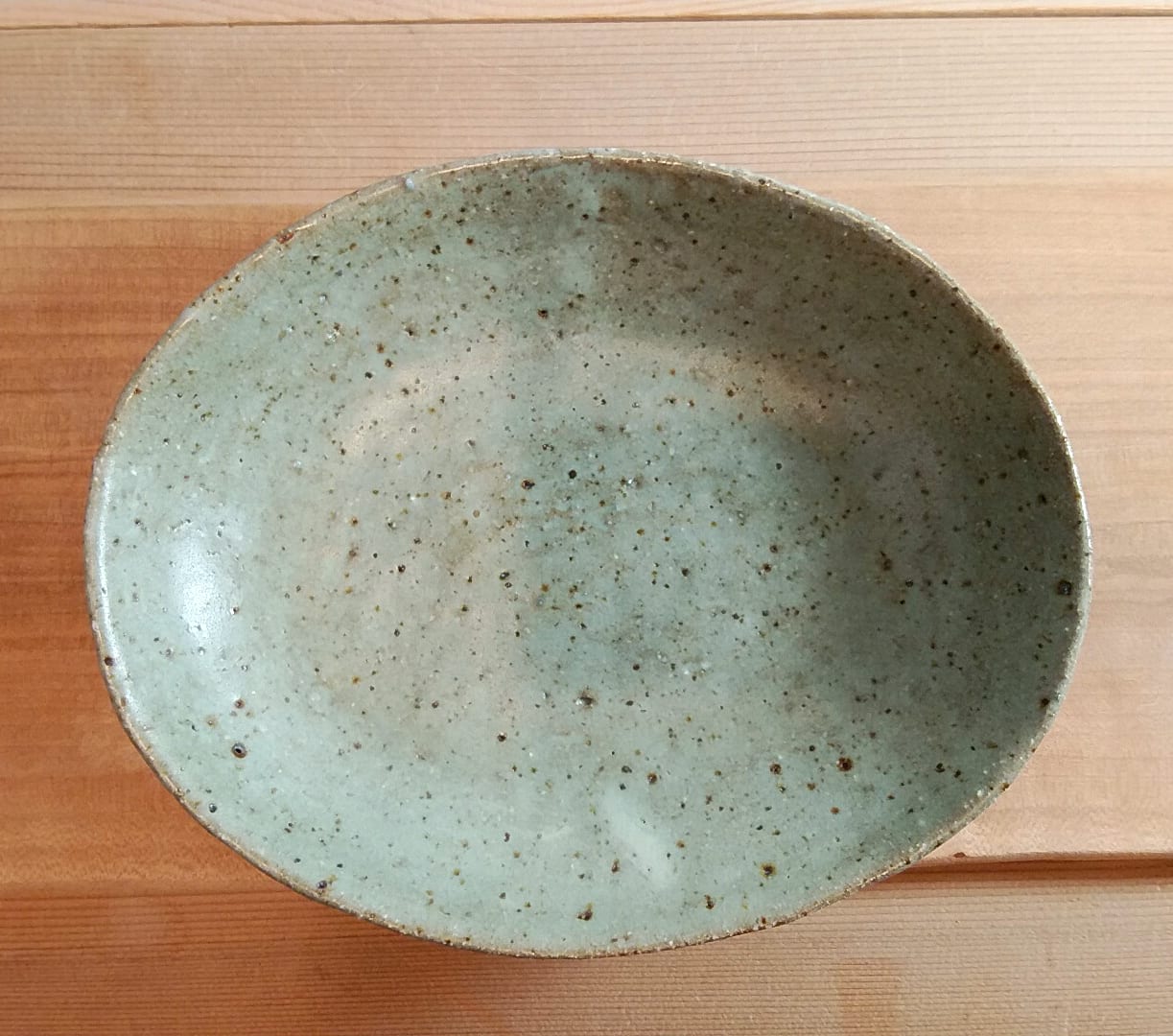 淡いモスグリーン楕円鉢