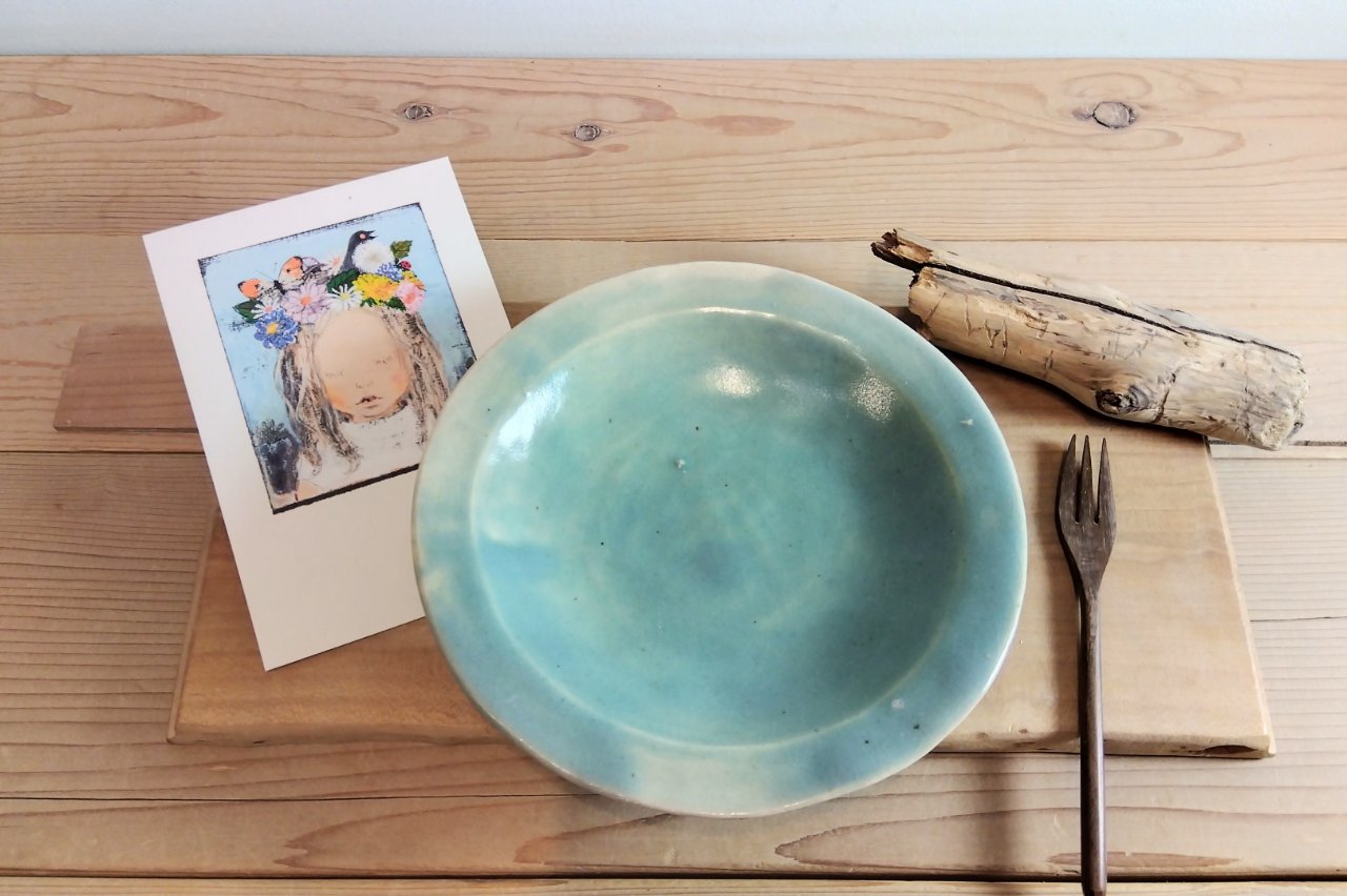 エメラルドグリーン・リム皿