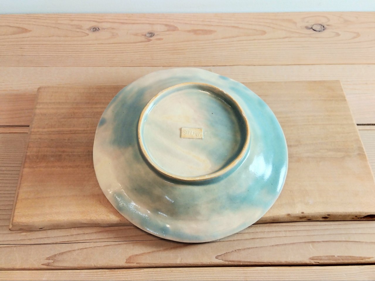 エメラルドグリーン・リム皿